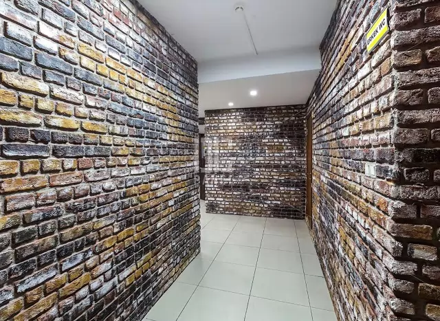 Bayraklı İnşaat Taş Duvarcısı